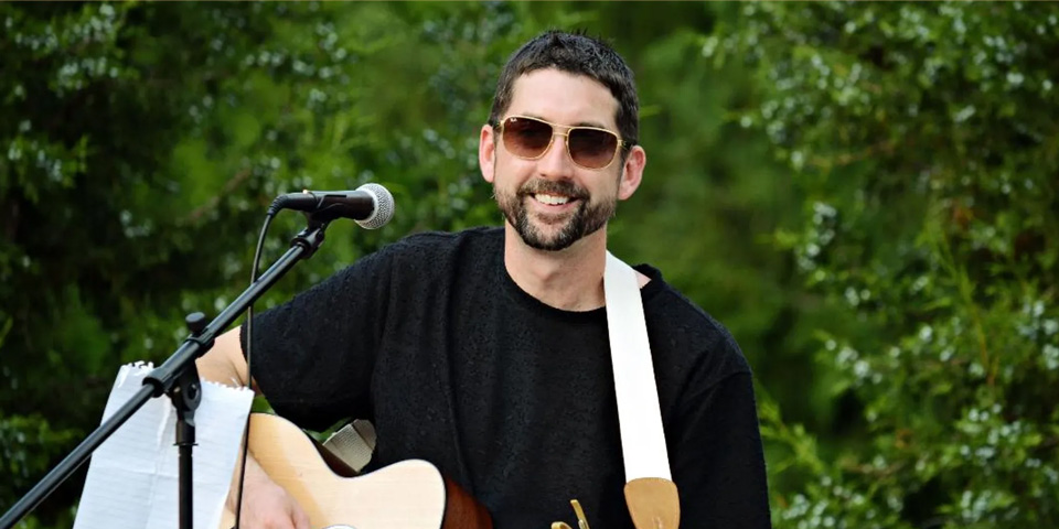 Johnny G. and his guitar